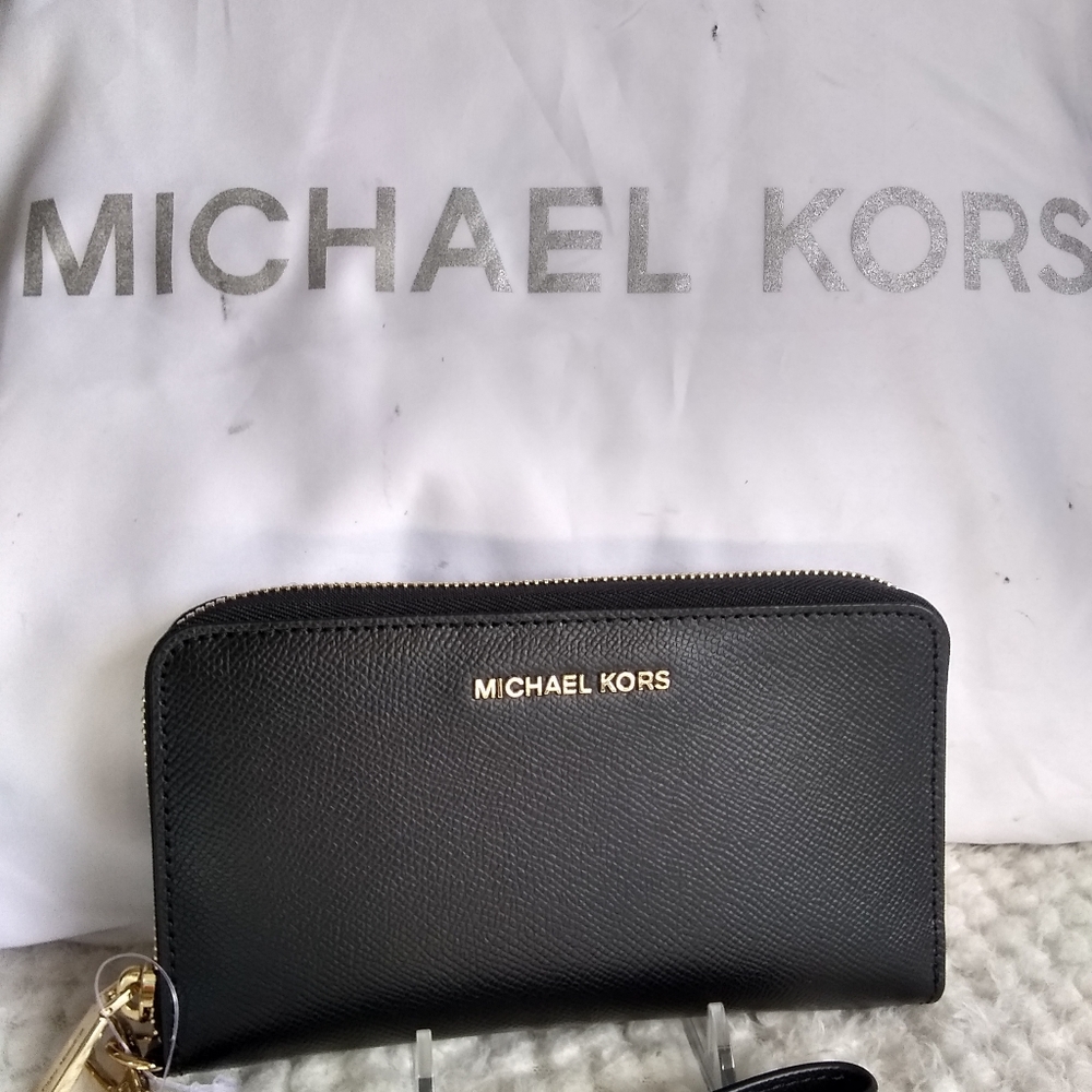 Michael Kors Leather Wristlet in Chic Black